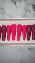 Load and play video in Gallery viewer, Pink Glitter Press on Nails|NailzFirst
