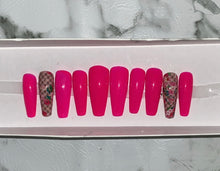 Load image into Gallery viewer, Pink Flower Press on Nails|NailzFirst
