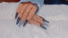 Load and play video in Gallery viewer, Black Snakeskin Press on Nails|NailzFirst

