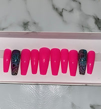 Load image into Gallery viewer, Pink Snakeskin Press on Nails|NailzFirst
